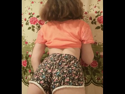 ❤️ Sexy matashin jariri yana cire guntun wando a kyamara ❤ Jima'i ❤